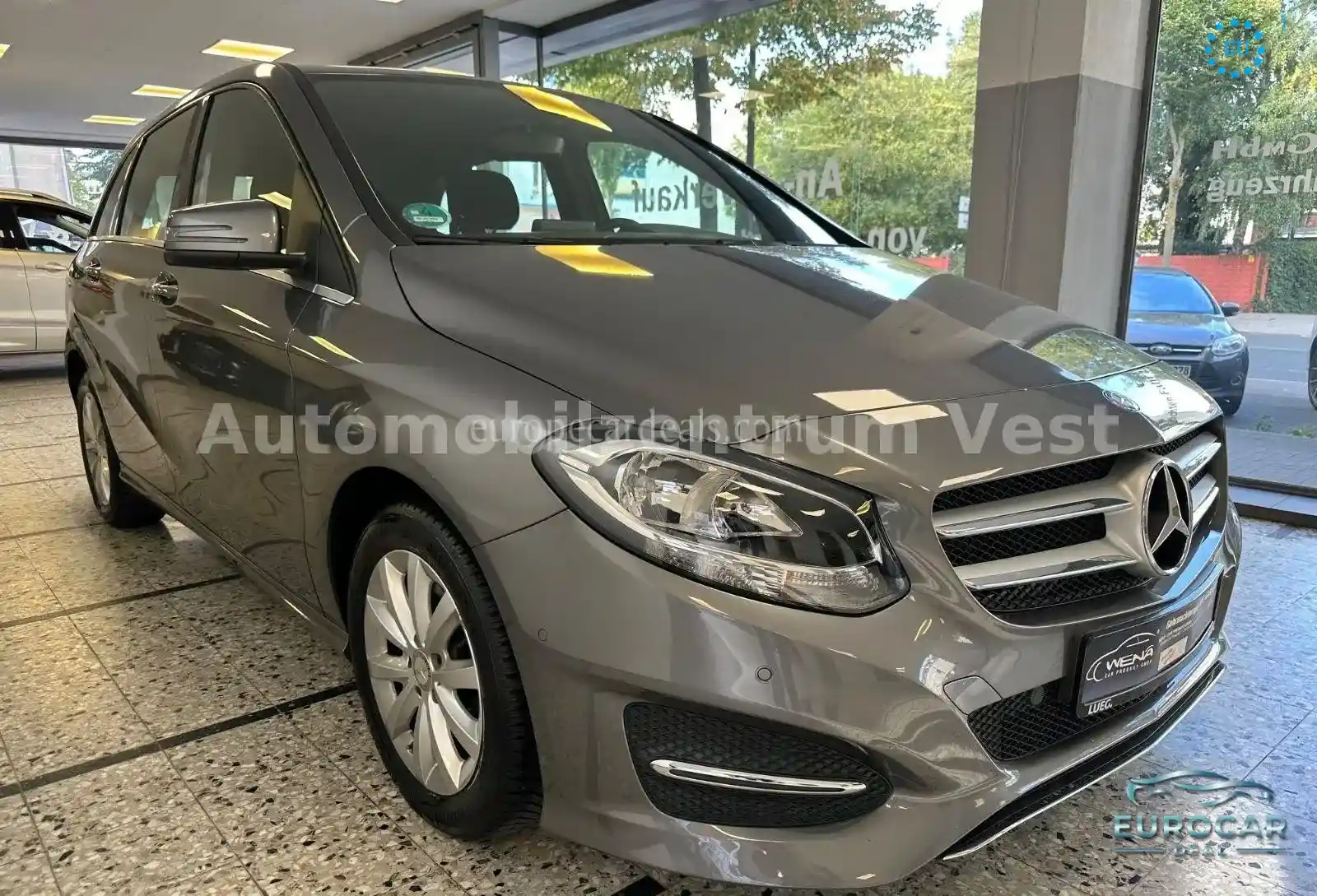 Mercedes-Benz B 180