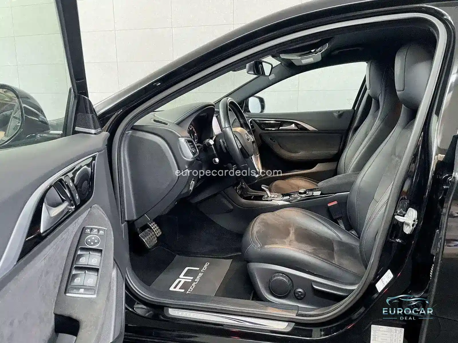 Infiniti Q30
