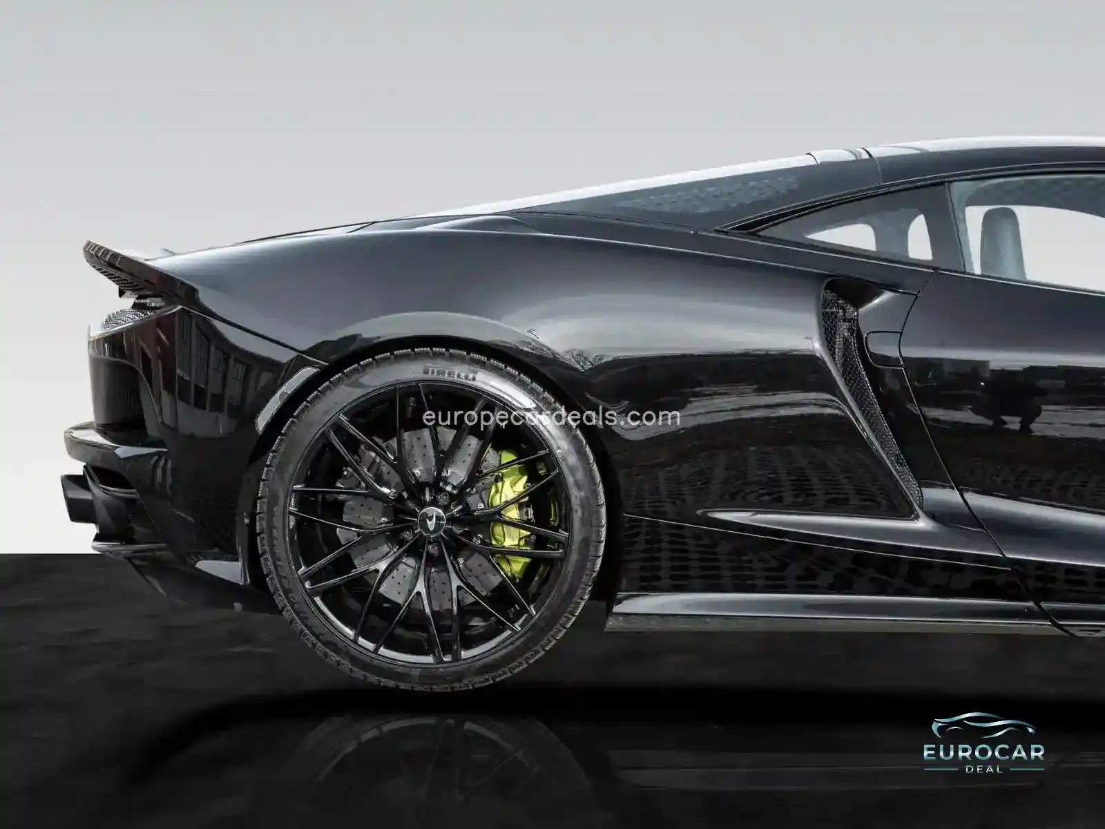 McLaren GT