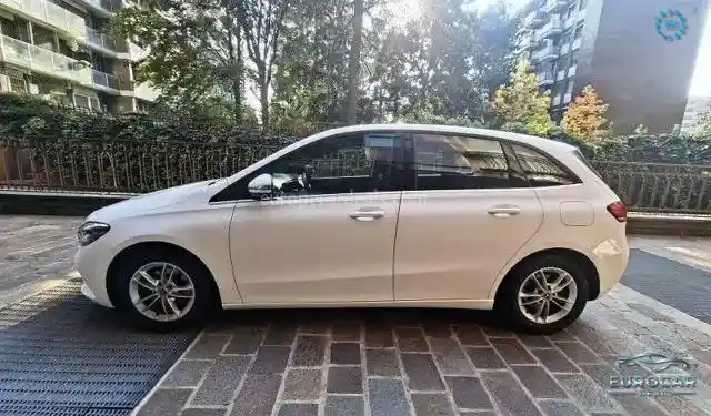 Mercedes-Benz B 180