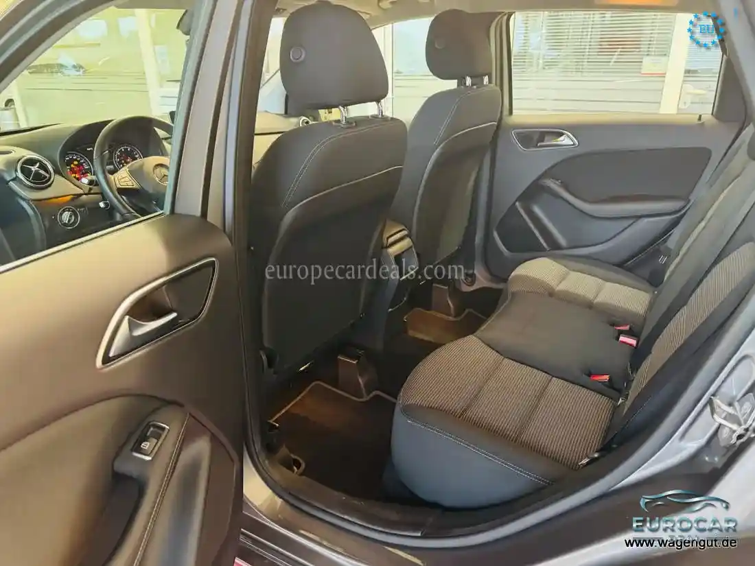 Mercedes-Benz B 180
