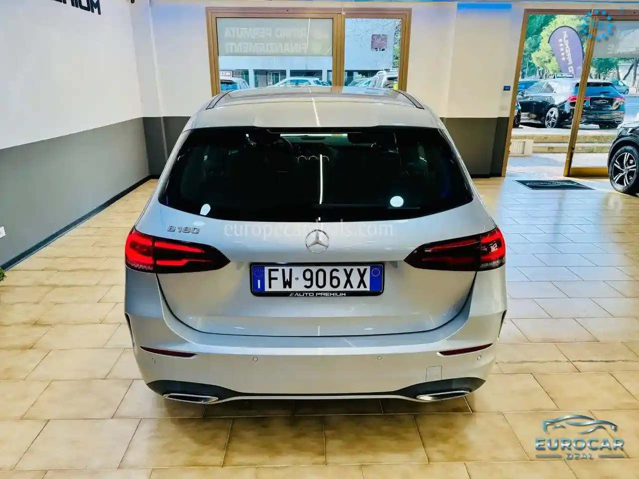 Mercedes-Benz B 180