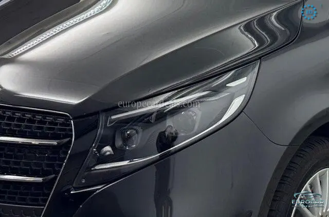 Mercedes-Benz V 220