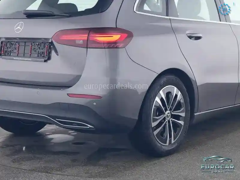 Mercedes-Benz B 180