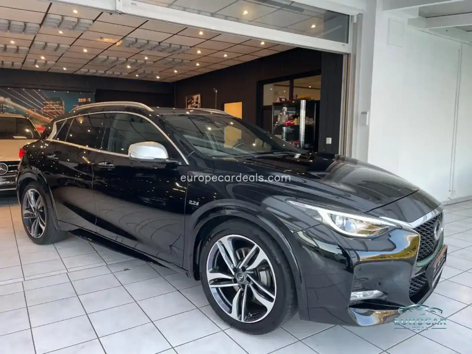 Infiniti Q30