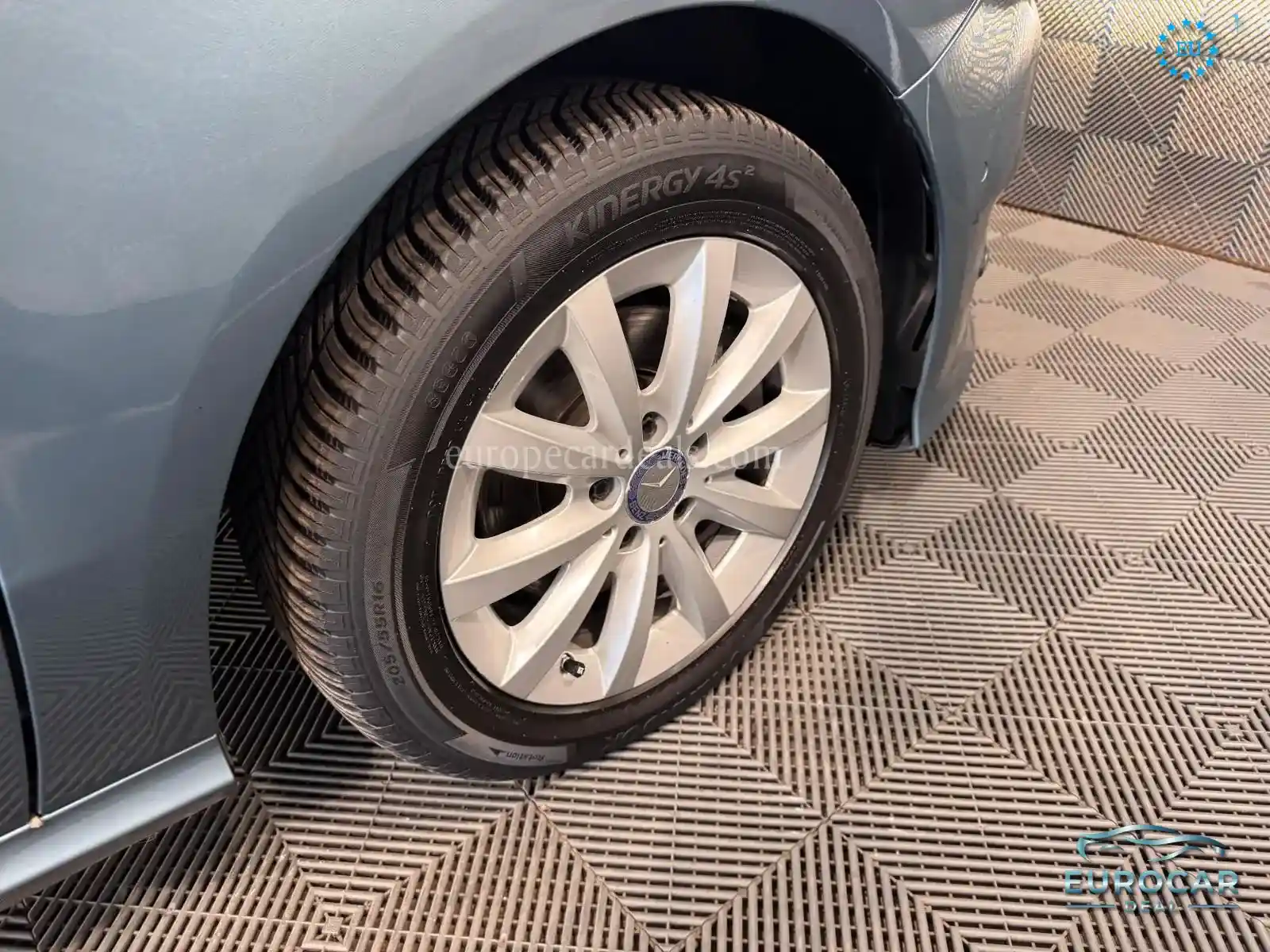 Mercedes-Benz B 200