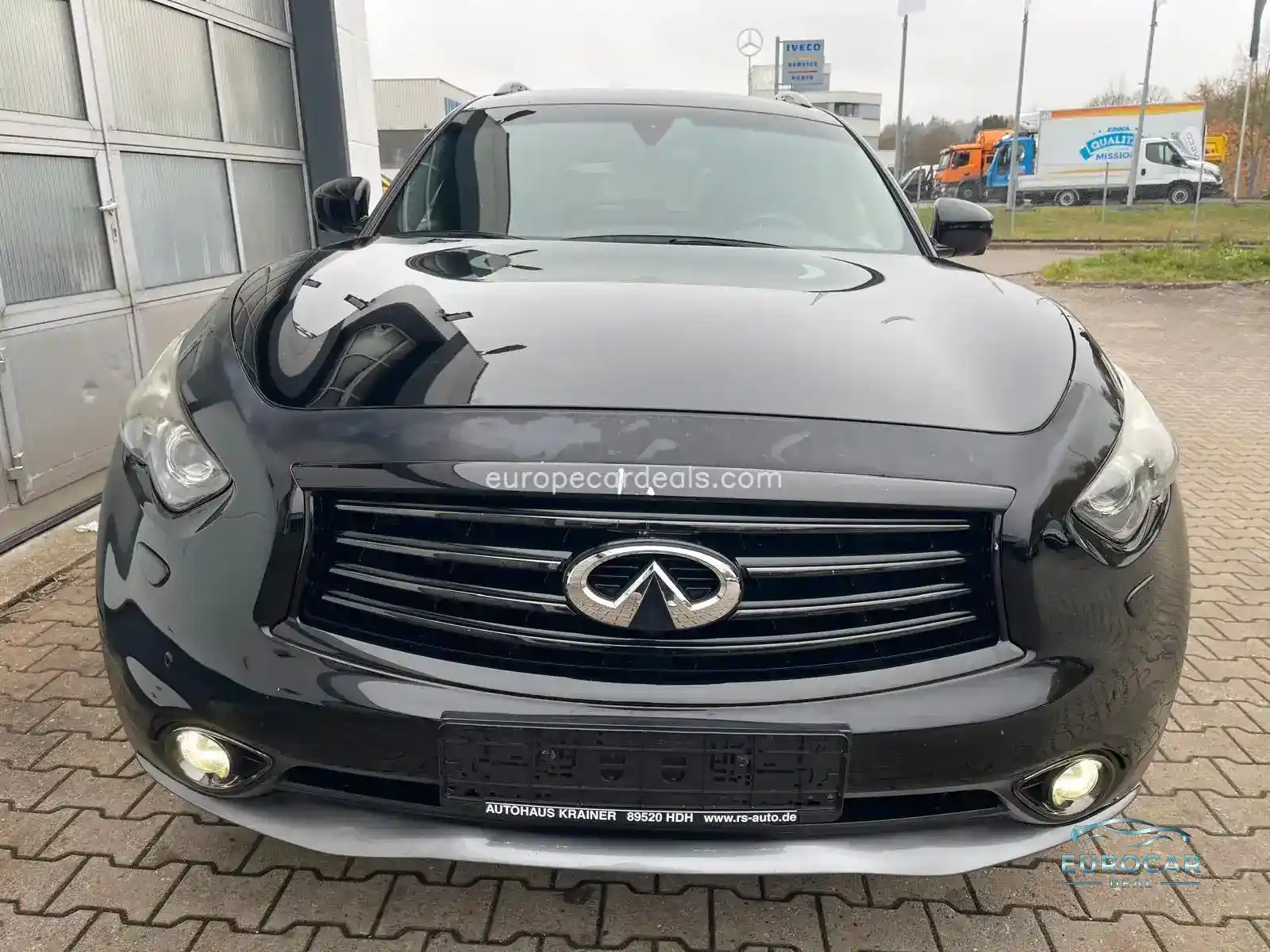 Infiniti QX70