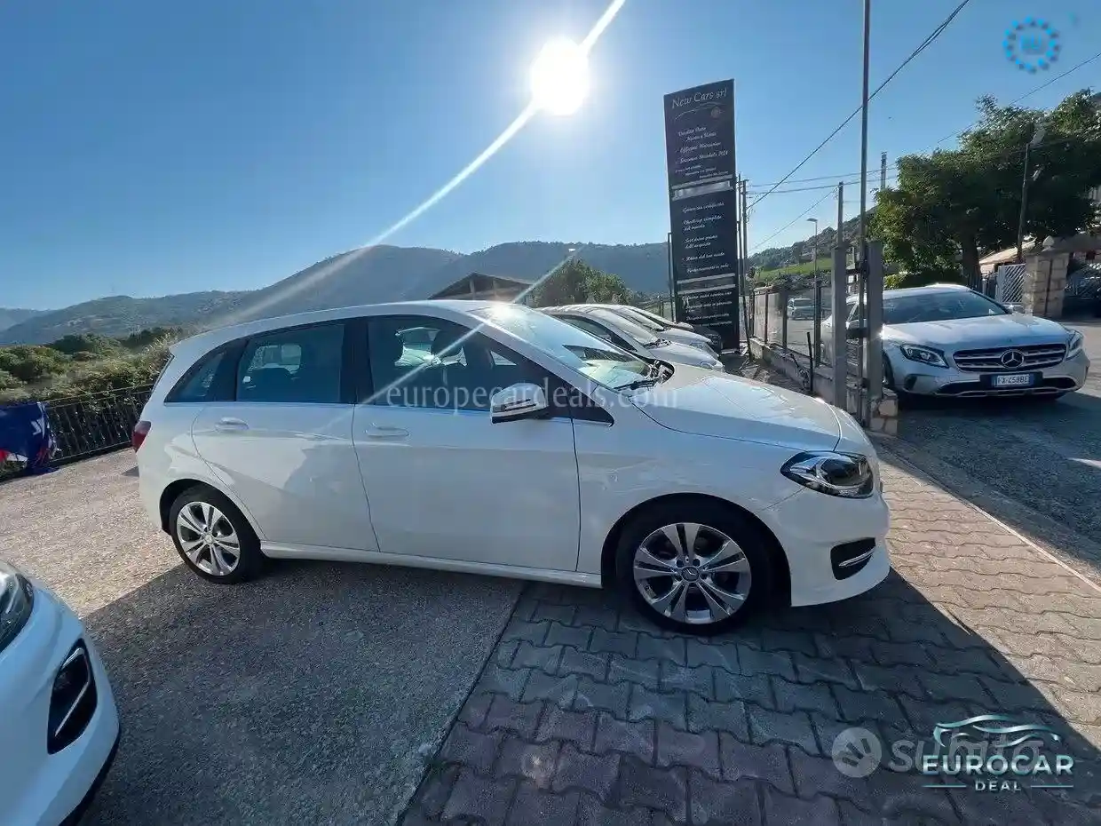 Mercedes-Benz B 180