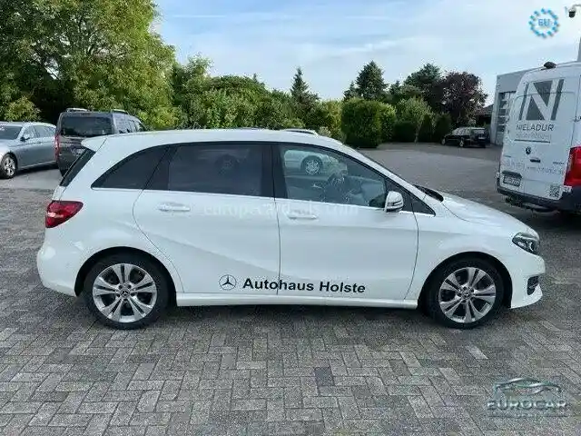 Mercedes-Benz B 220