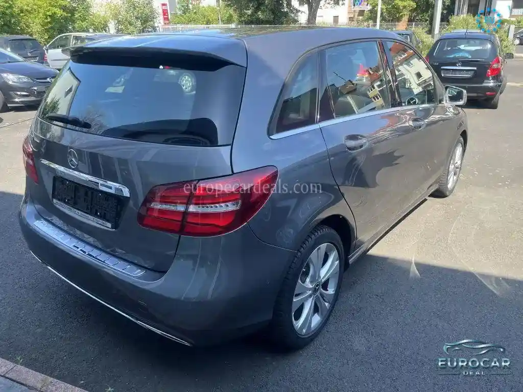 Mercedes-Benz B 180
