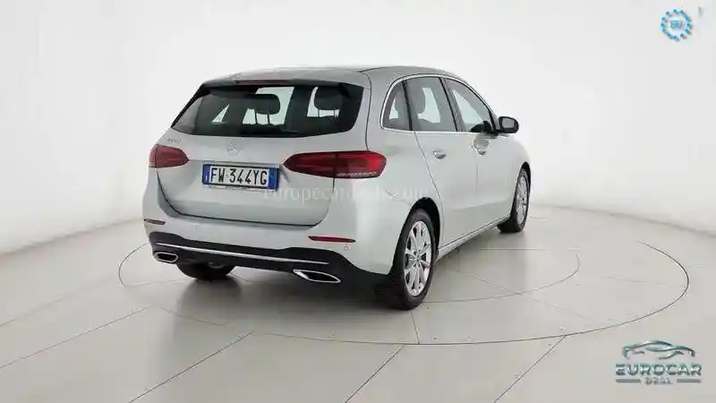 Mercedes-Benz B 200