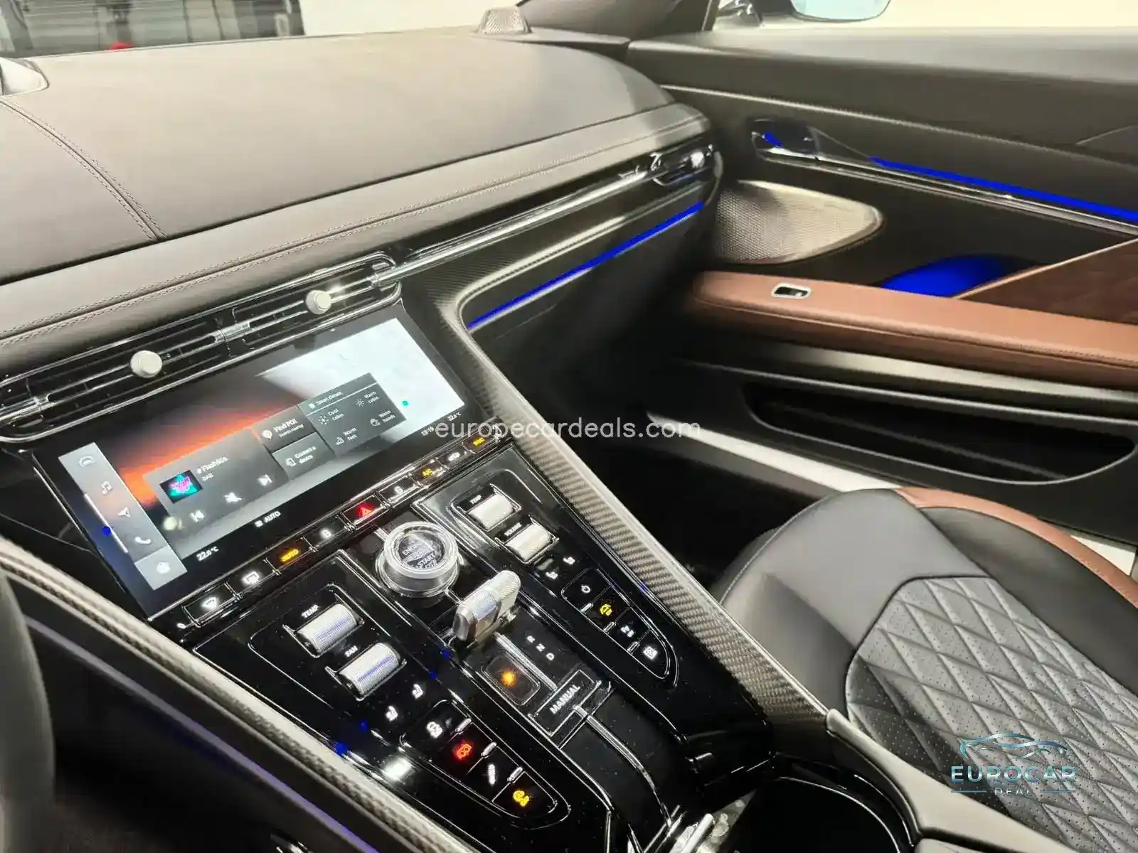 Aston Martin DB12