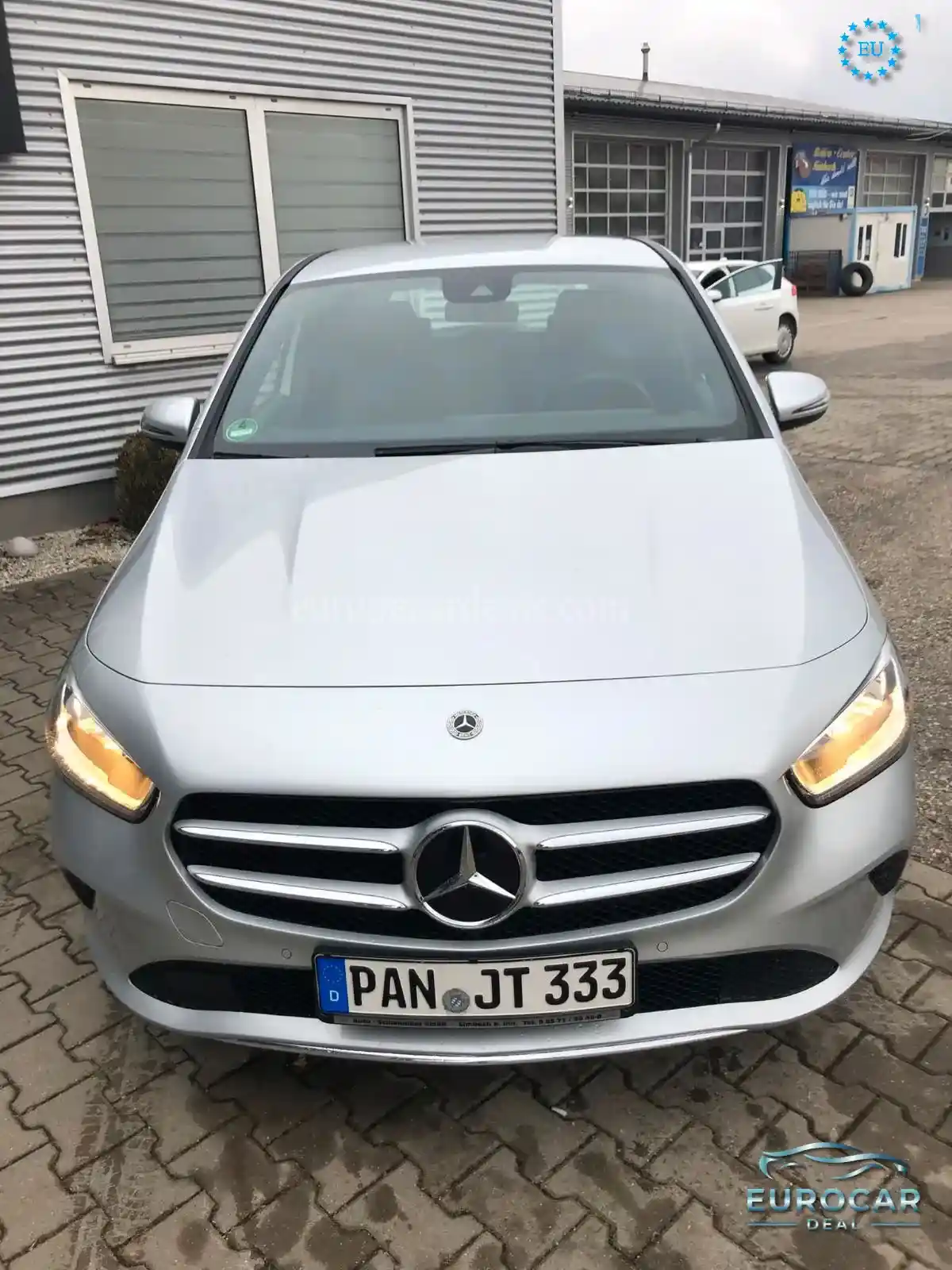 Mercedes-Benz B 180