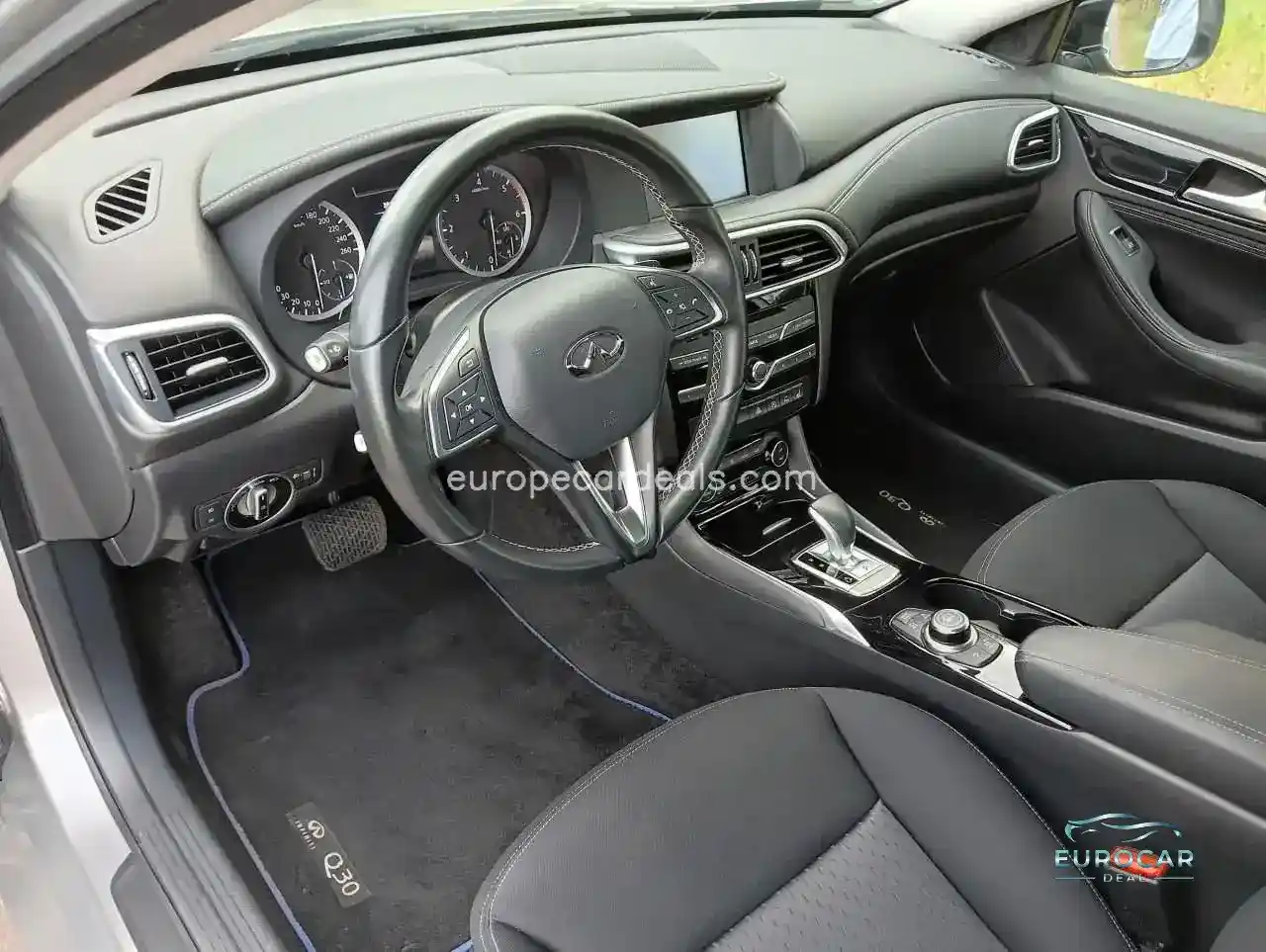 Infiniti Q30