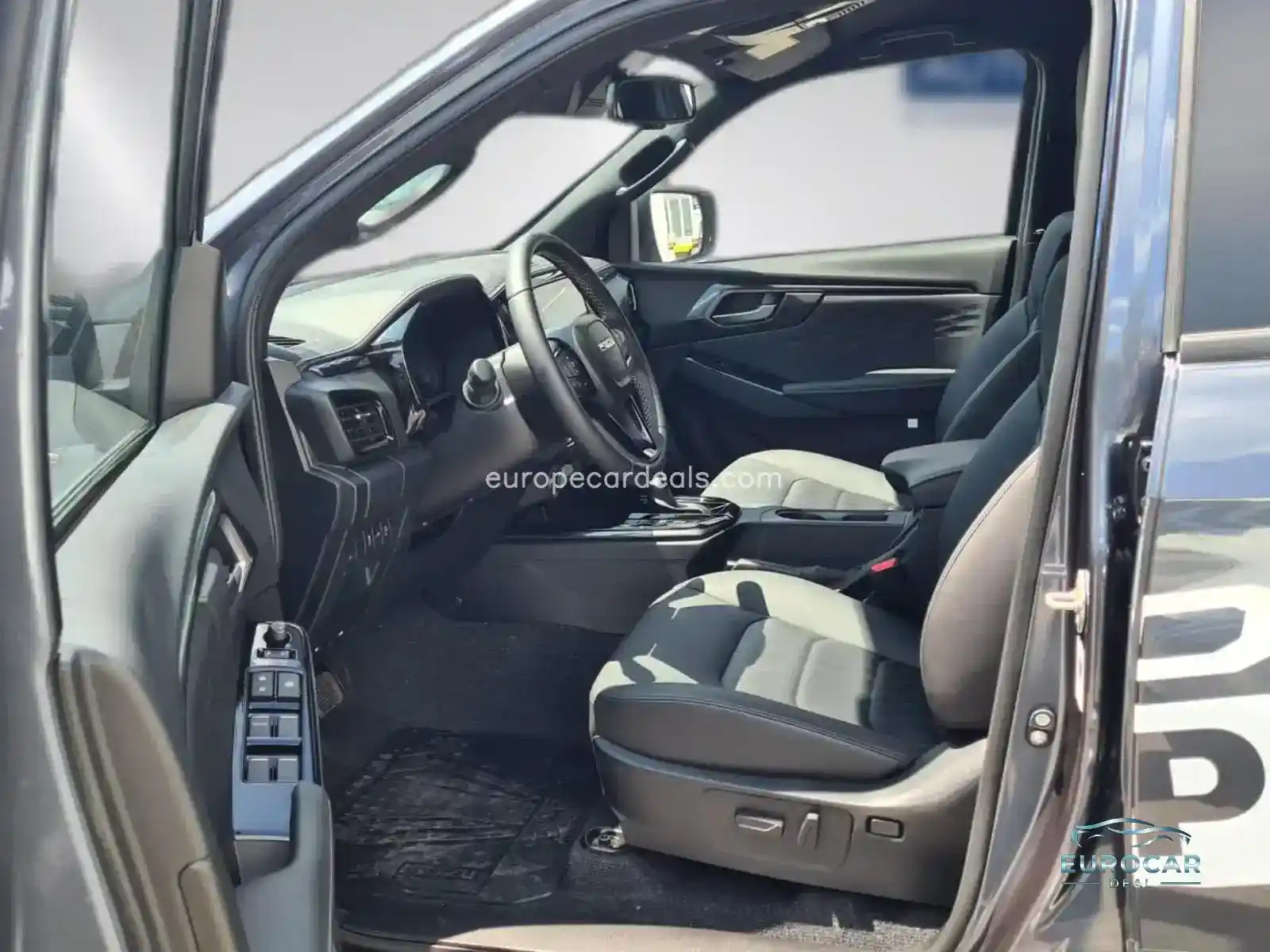 DOUBLE CAB V-CROSS 4×4 A/T ROLLCOVER AHK