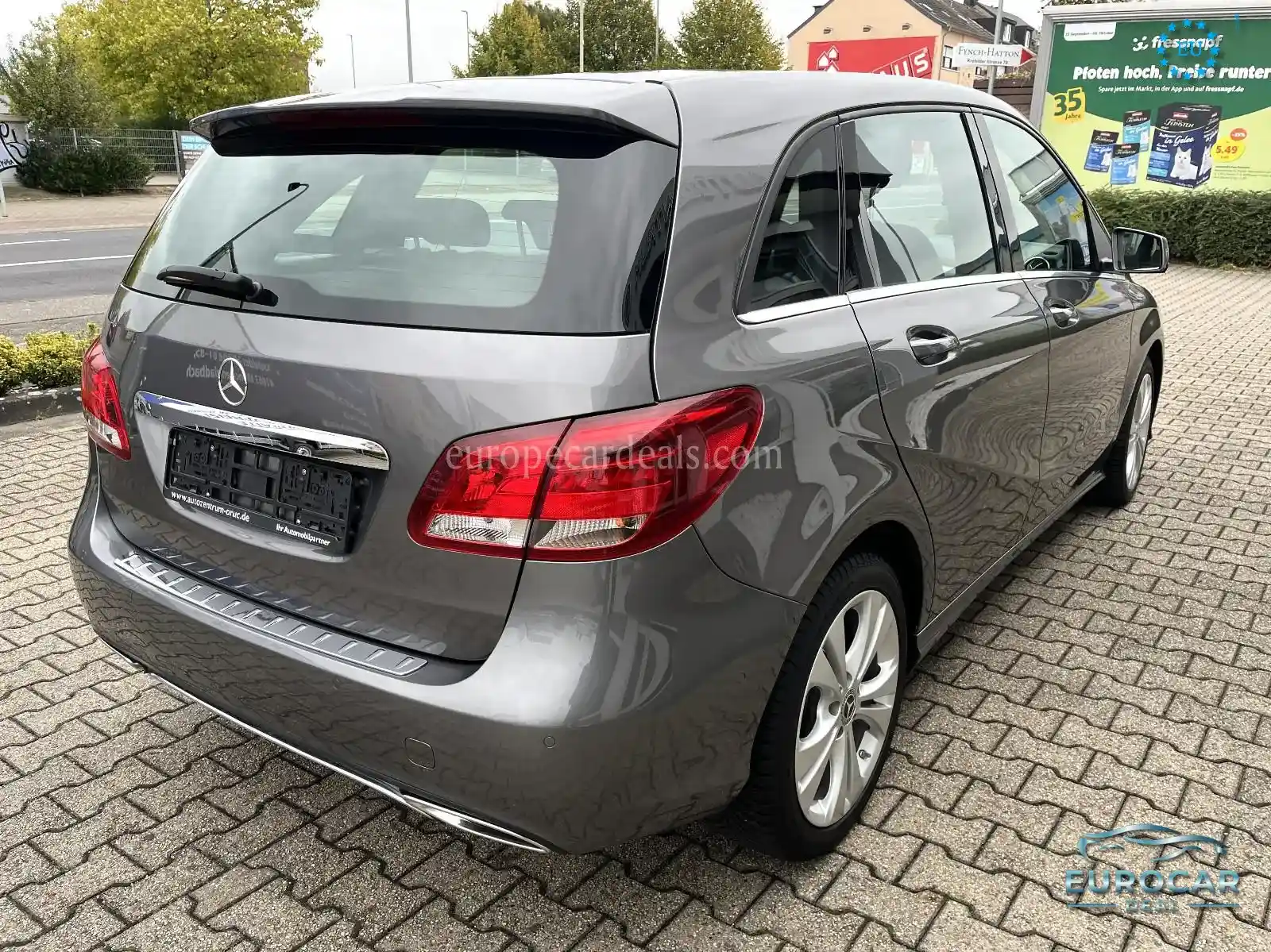 Mercedes-Benz B 180