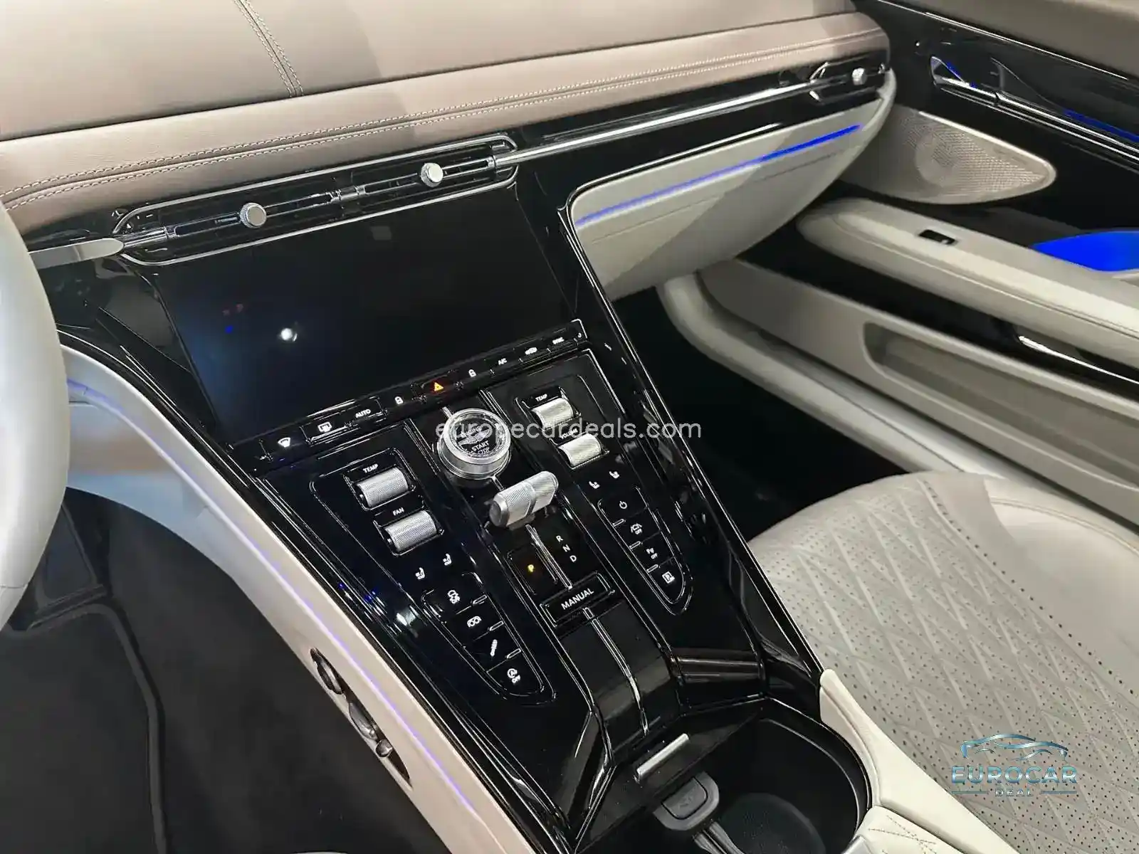 Aston Martin DB12