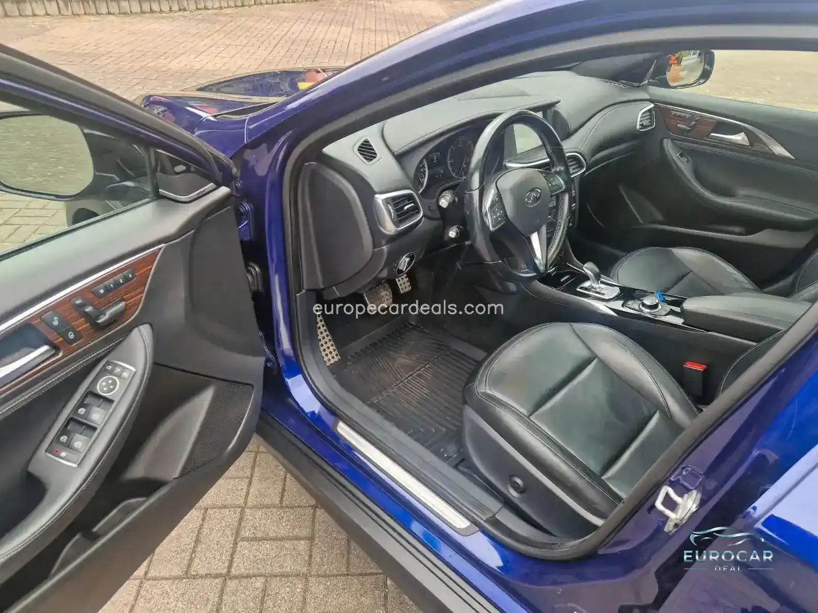 Infiniti QX30