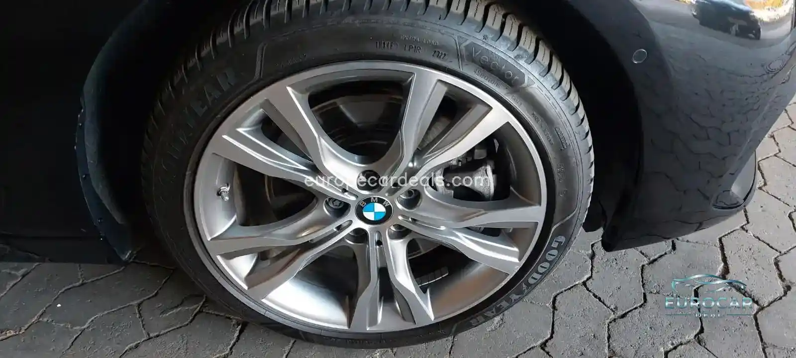 BMW 225