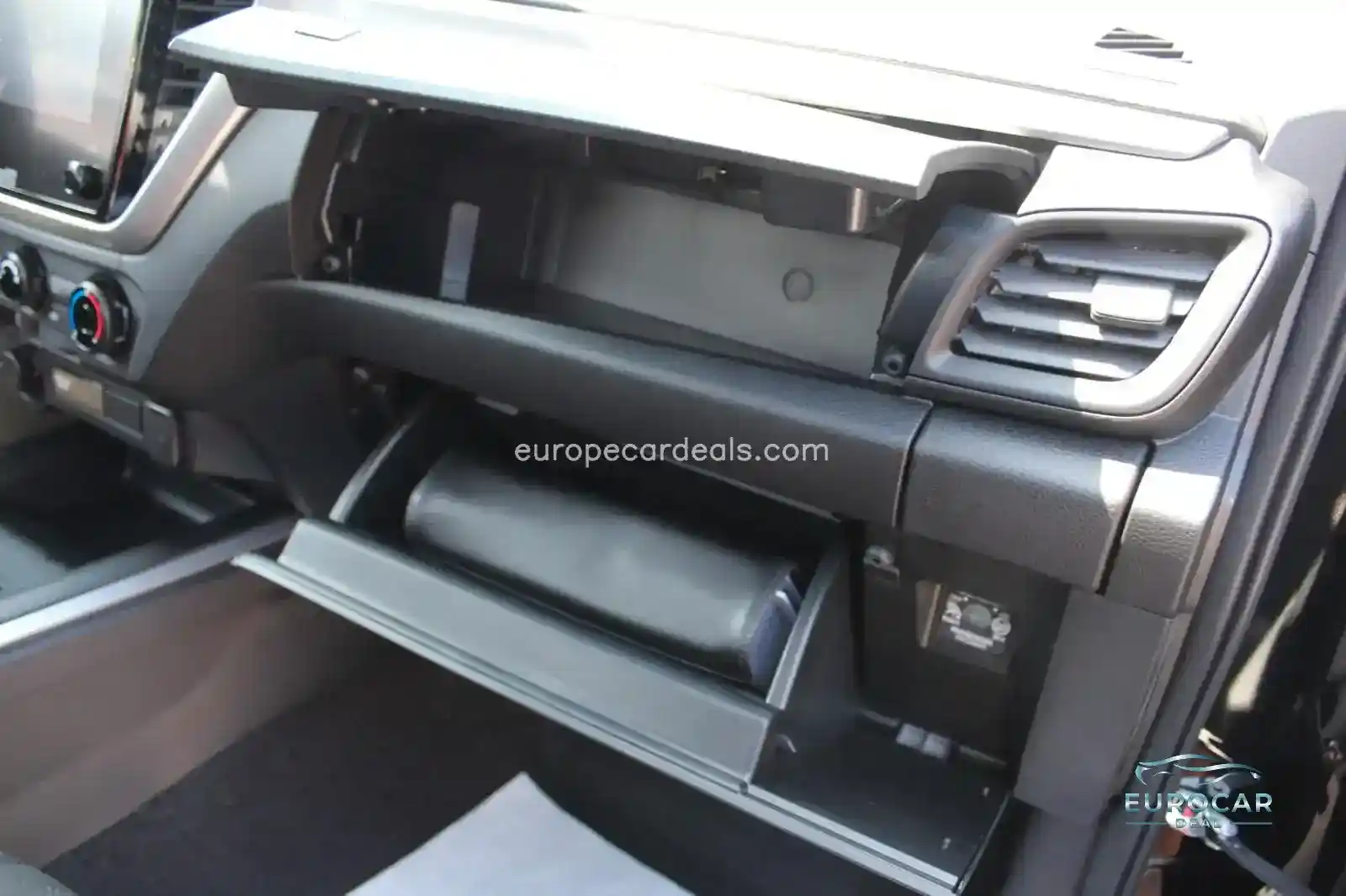Space Cab 4×4 LS | LADEFLÄCHENBESCHICHTUNG