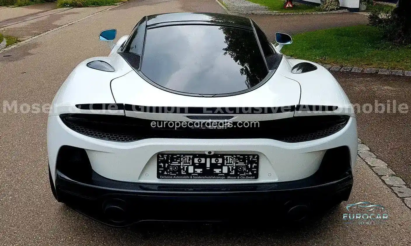 McLaren GT