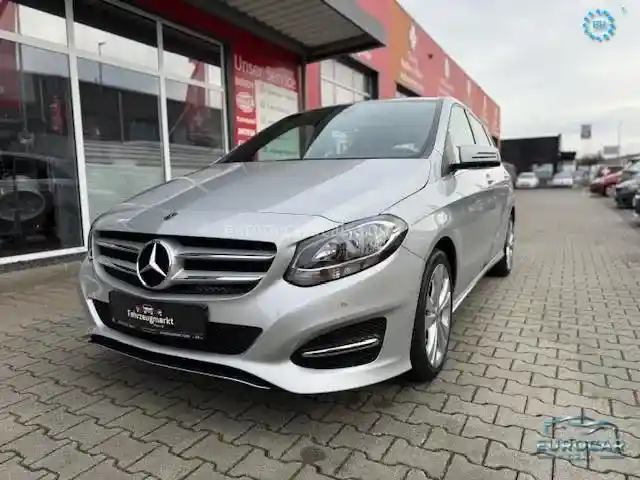 Mercedes-Benz B 180