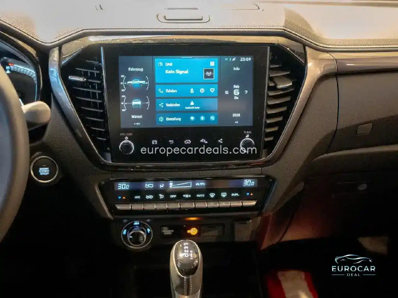 Double Cab 4WD V-CROSS – Neues Modell MJ24
