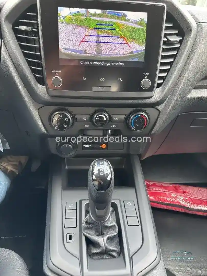 Double Cab 4X4 L A/T MY2025