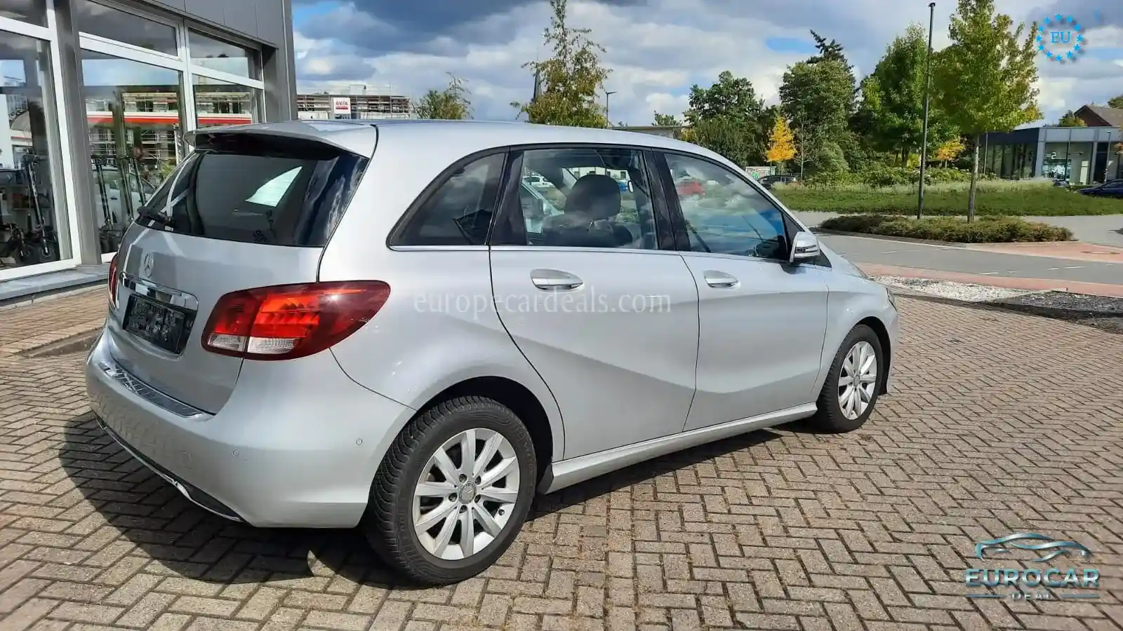 Mercedes-Benz B 180