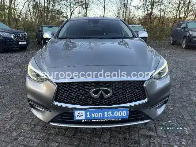 Infiniti Q30