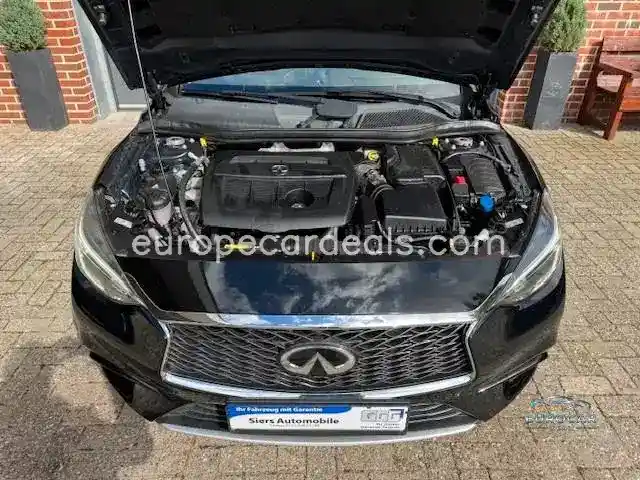 Infiniti Q30