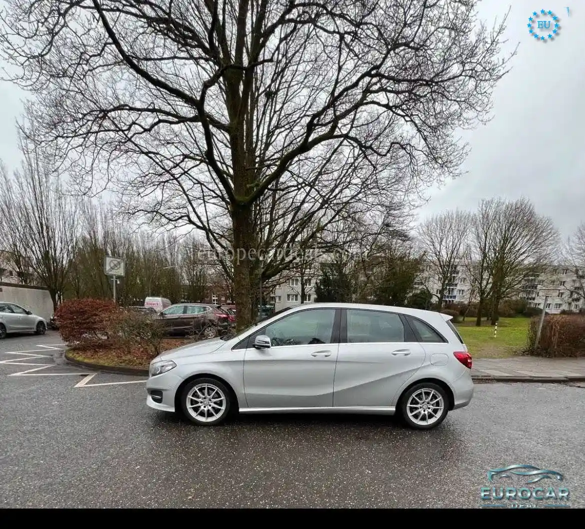 Mercedes-Benz B 180