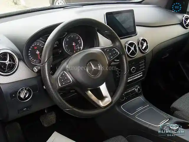Mercedes-Benz B 220