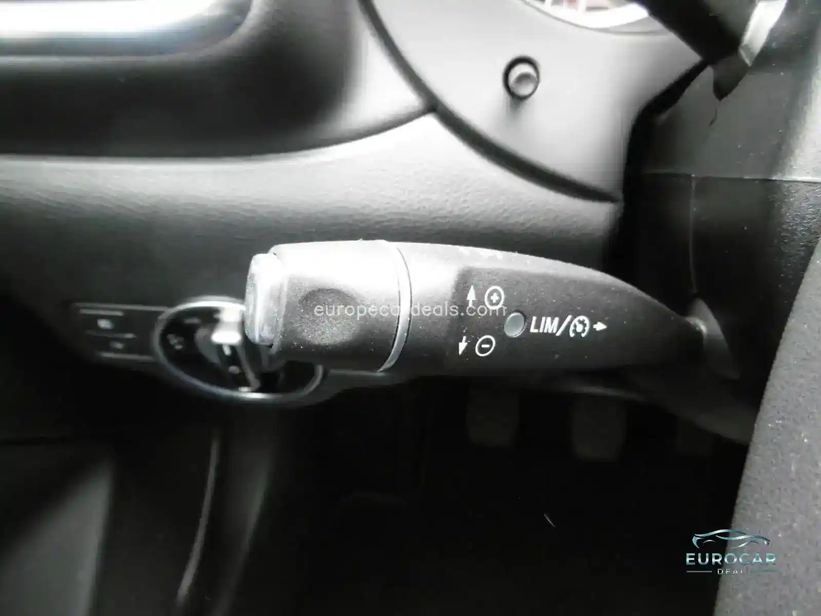 Infiniti Q30