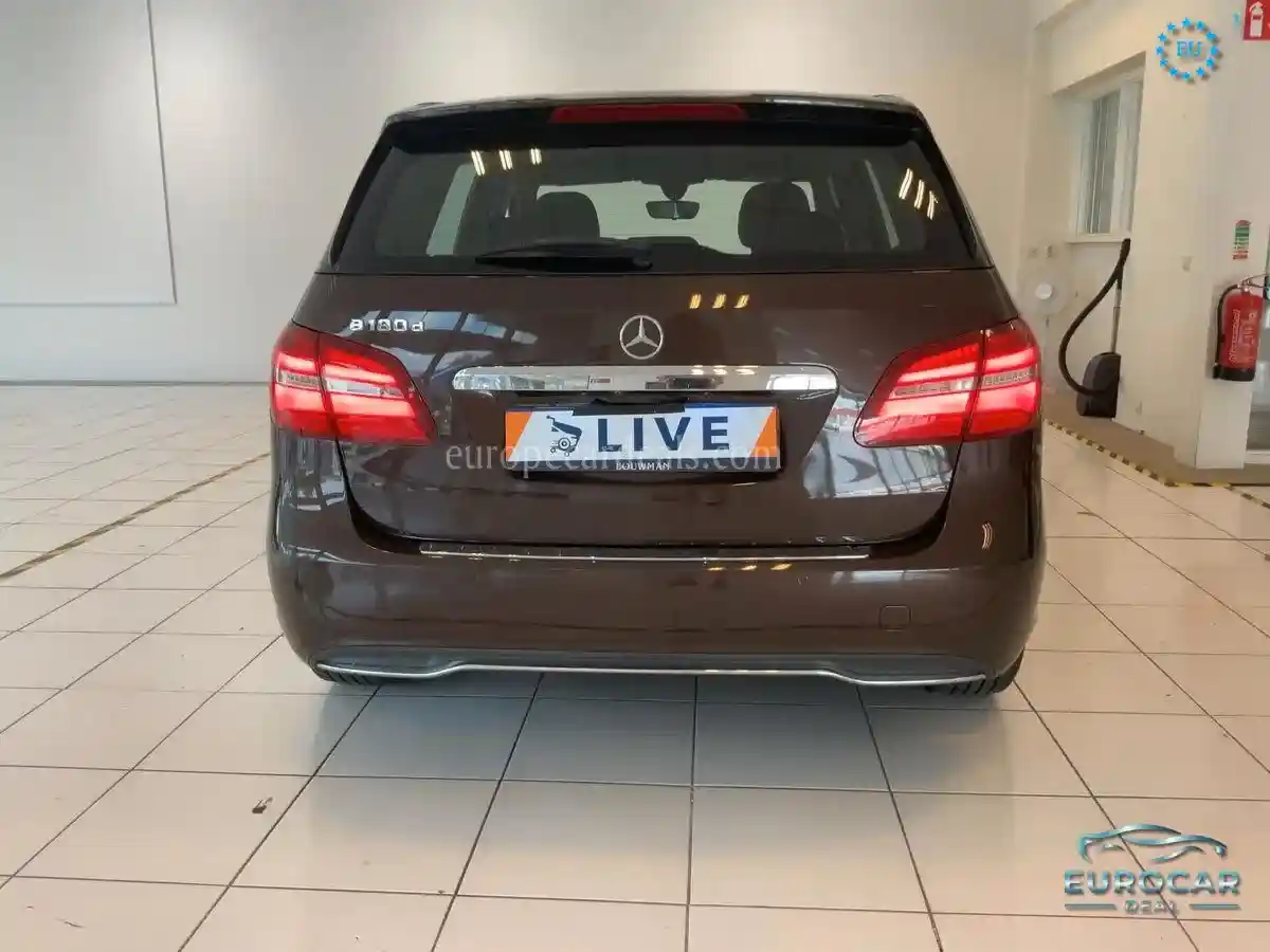 Mercedes-Benz B 180