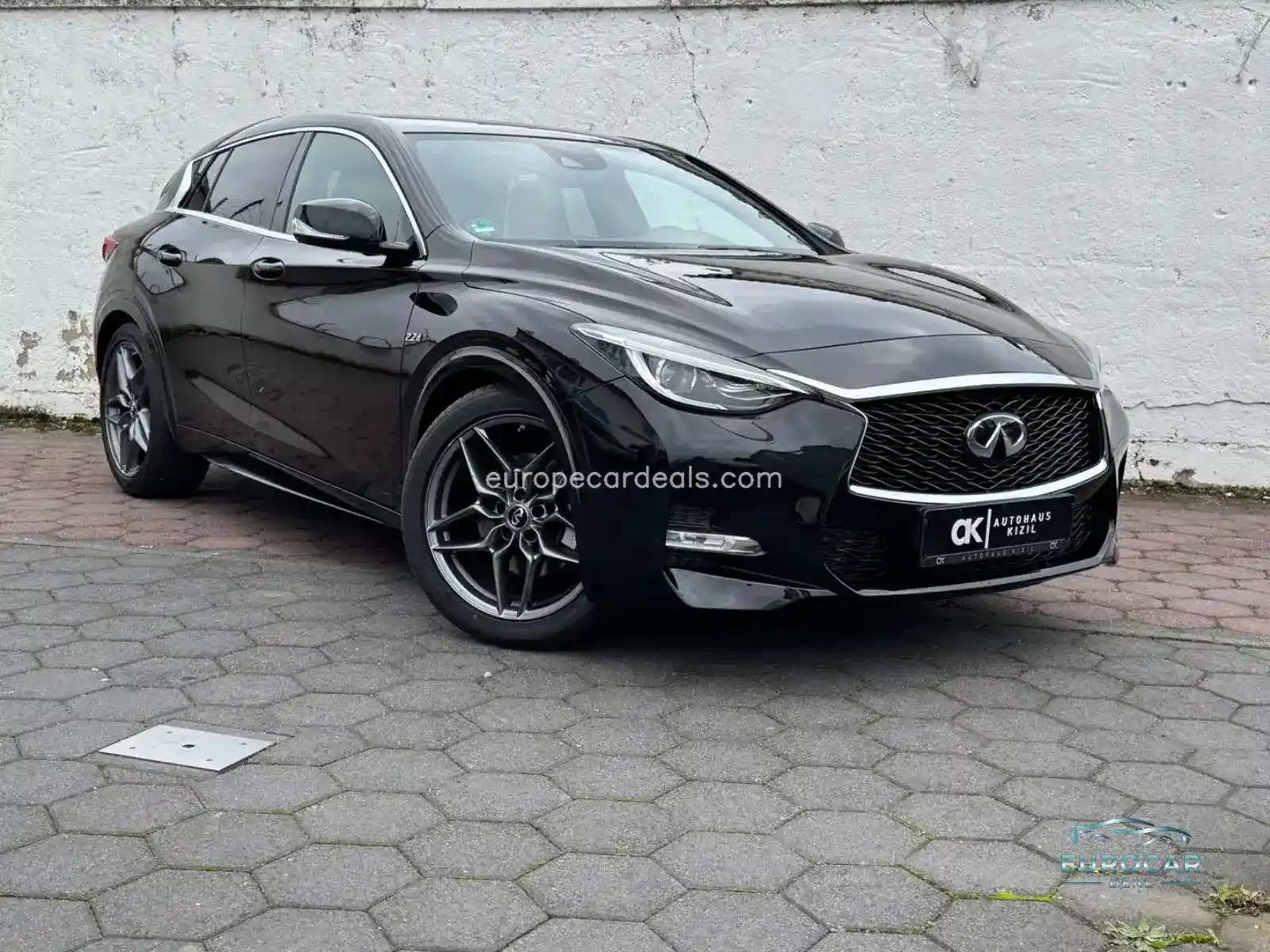 Infiniti Q30