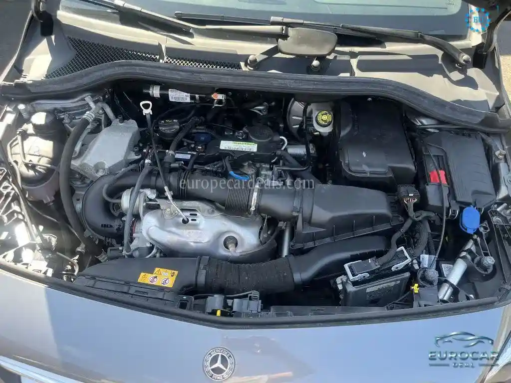 Mercedes-Benz B 180