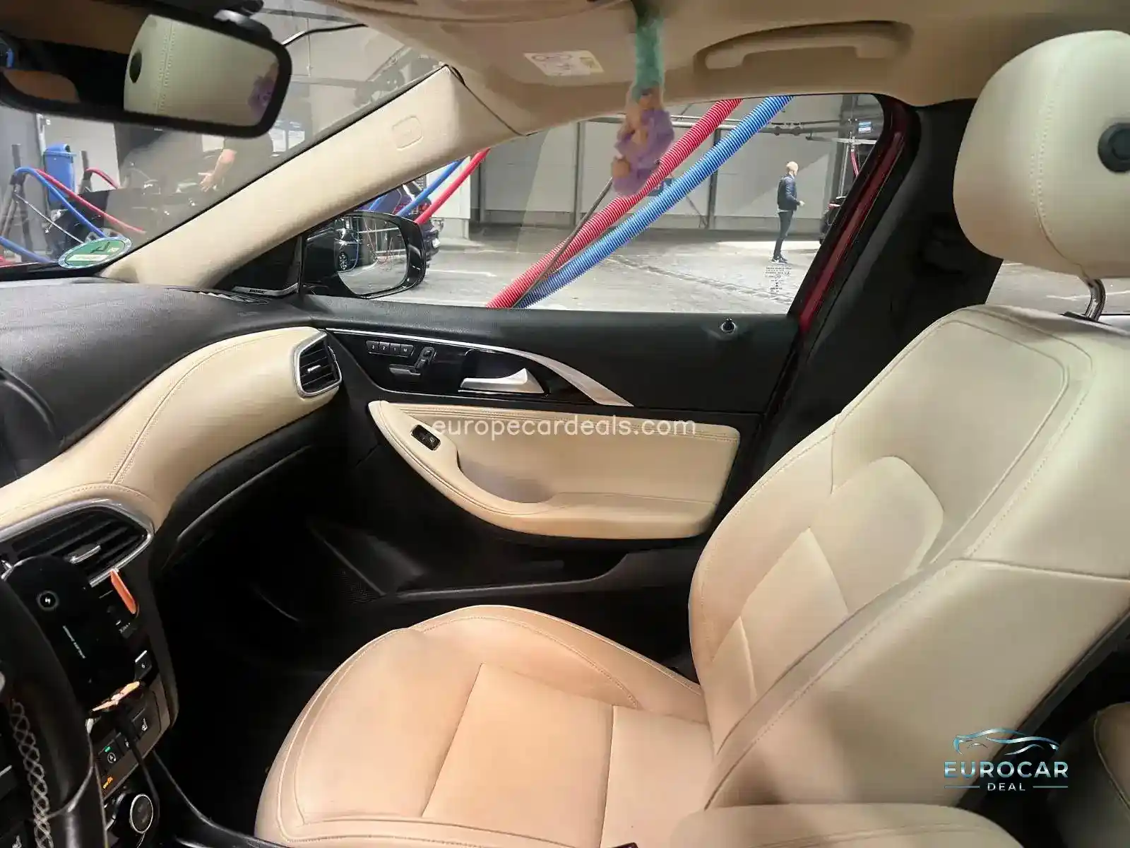Infiniti QX30