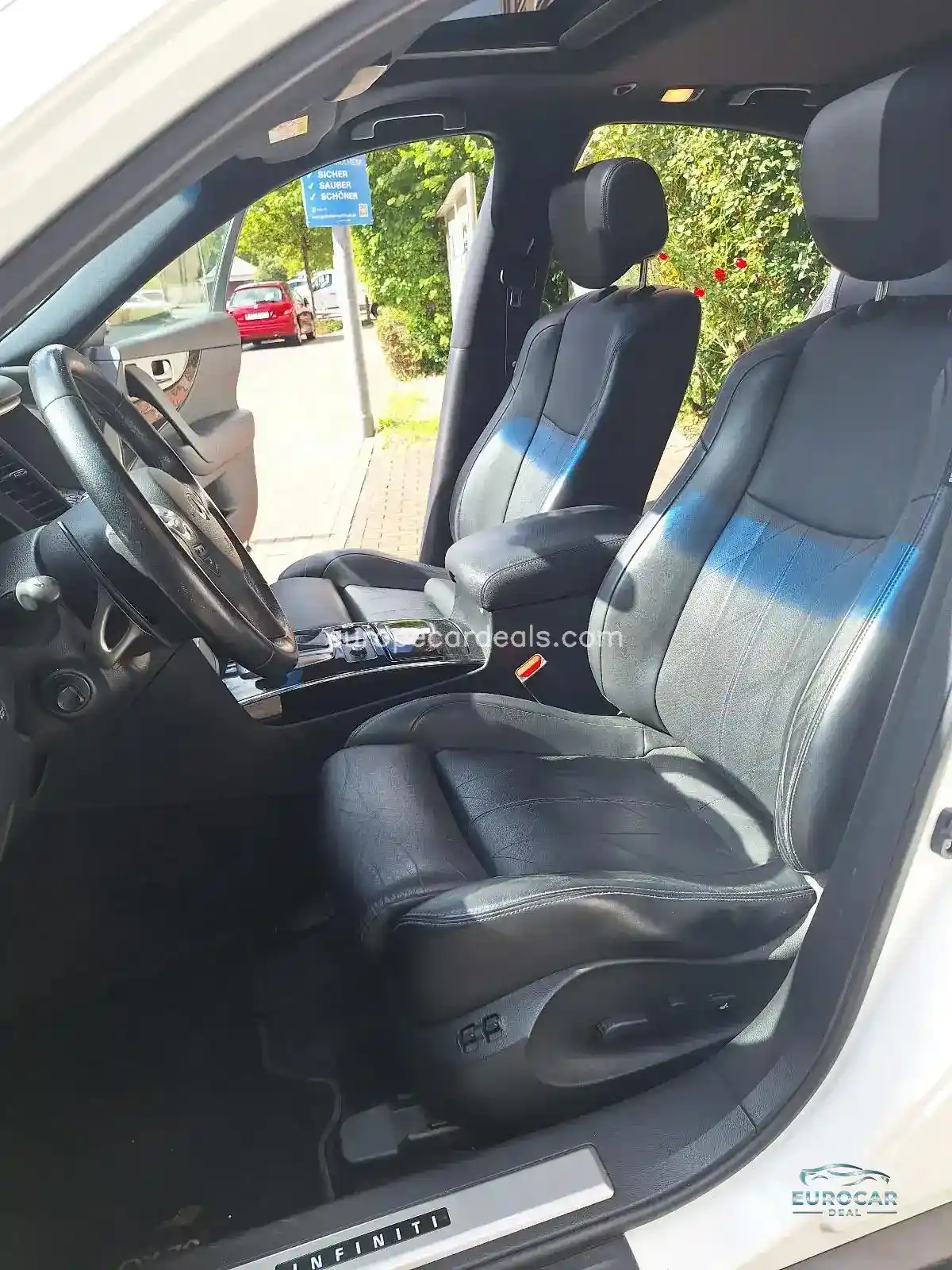 Infiniti QX70