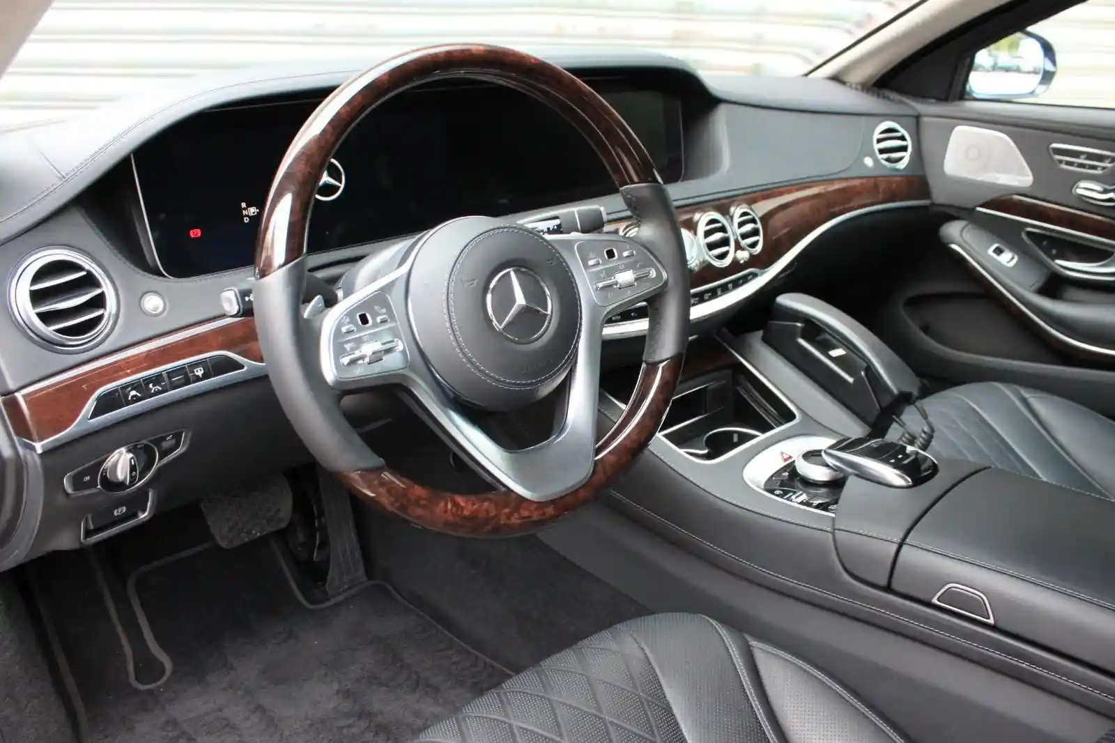 Mercedes-Benz S 600