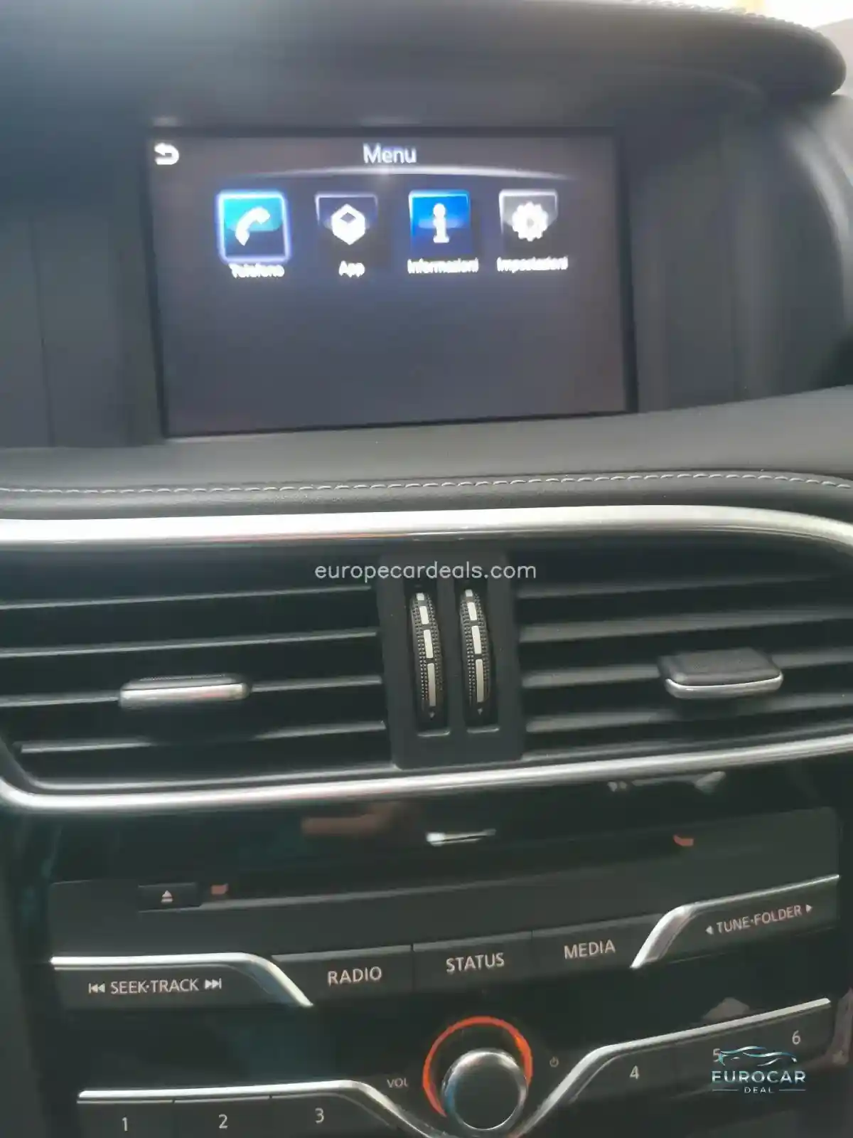 Infiniti Q30