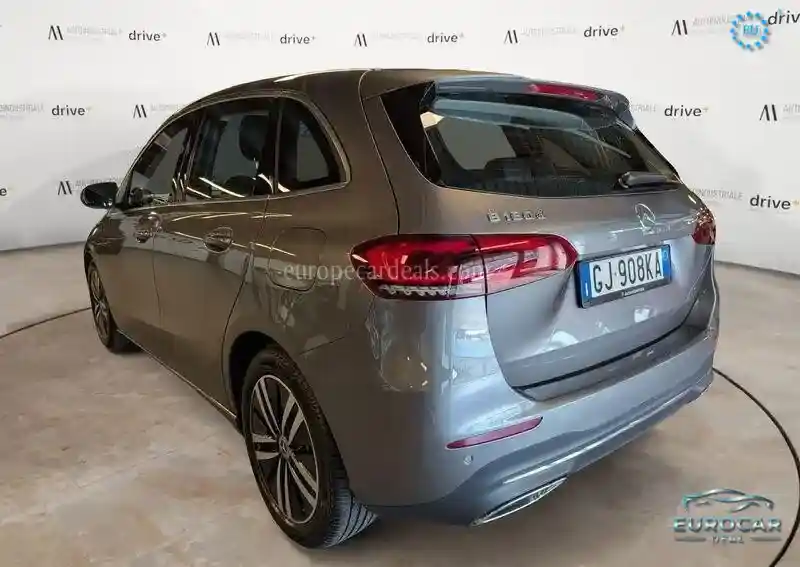 Mercedes-Benz B 180
