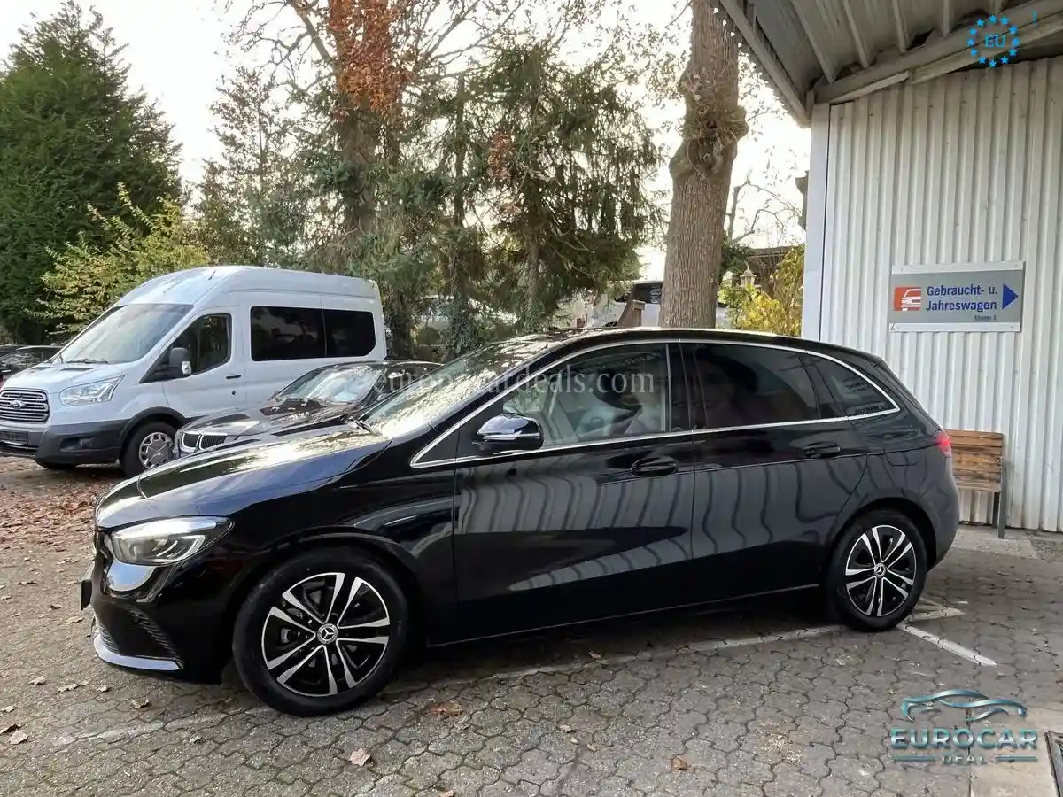 Mercedes-Benz B 180