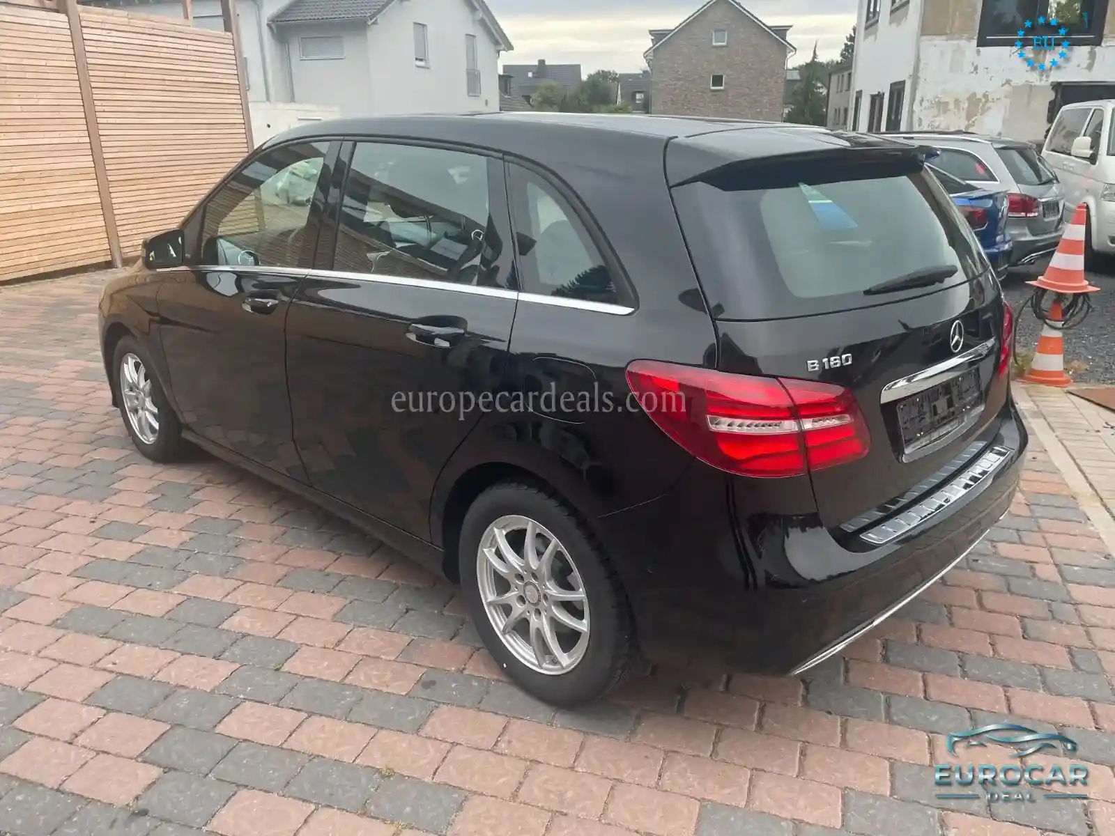 Mercedes-Benz B 180