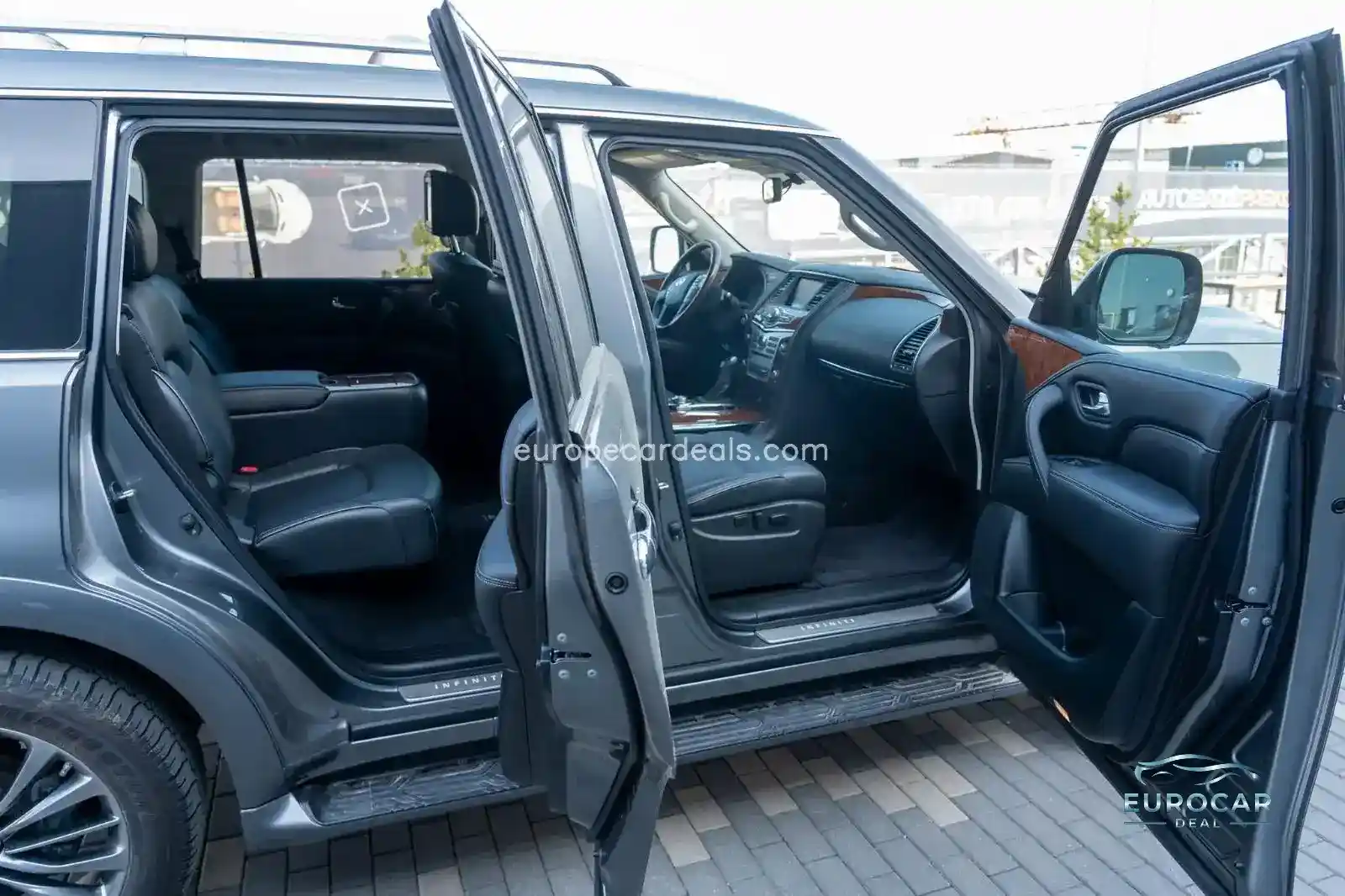 Infiniti QX80