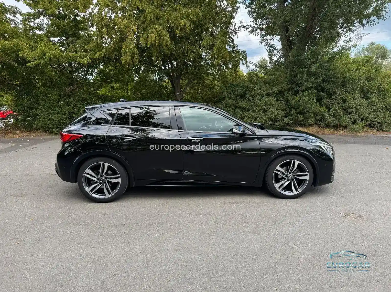 Infiniti Q30