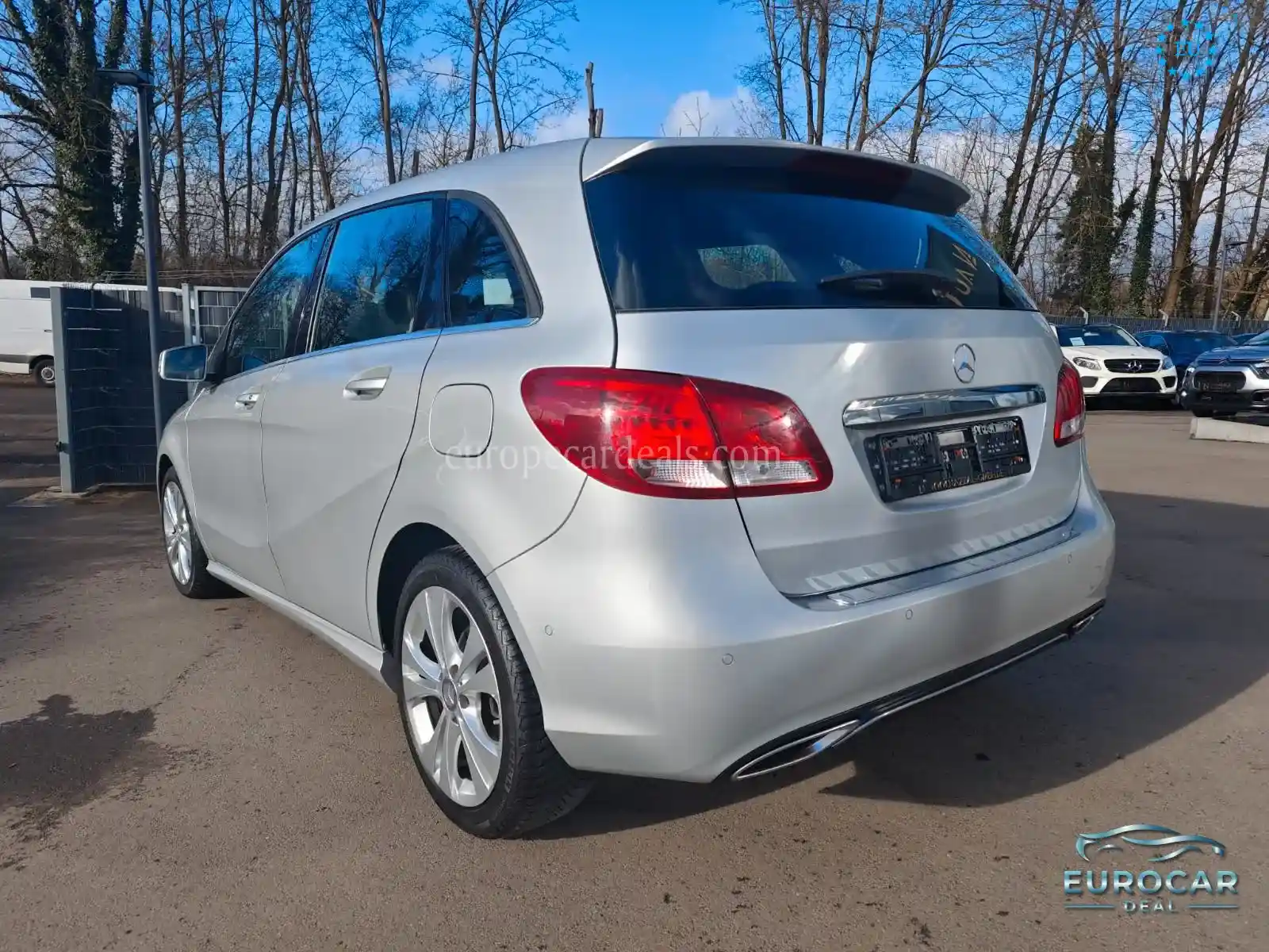 Mercedes-Benz B 180