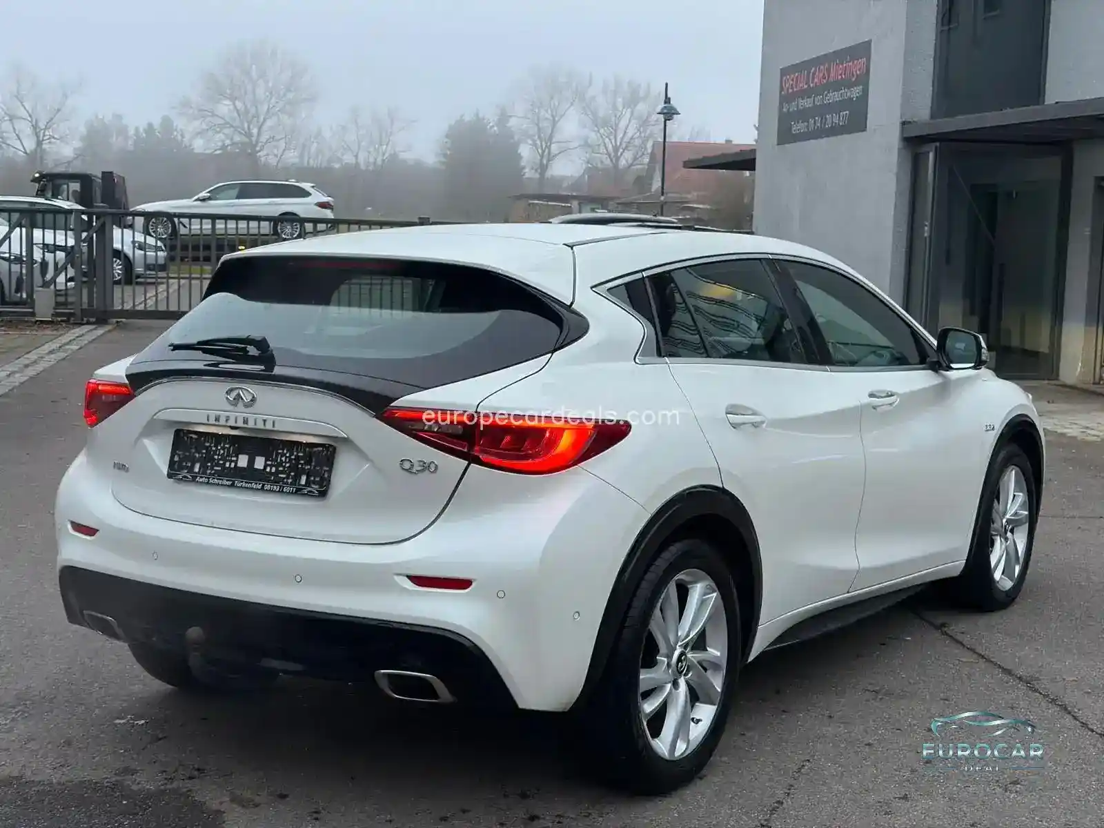 Infiniti Q30