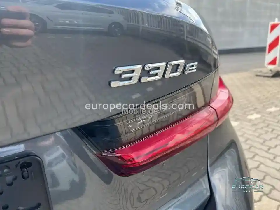 BMW 330