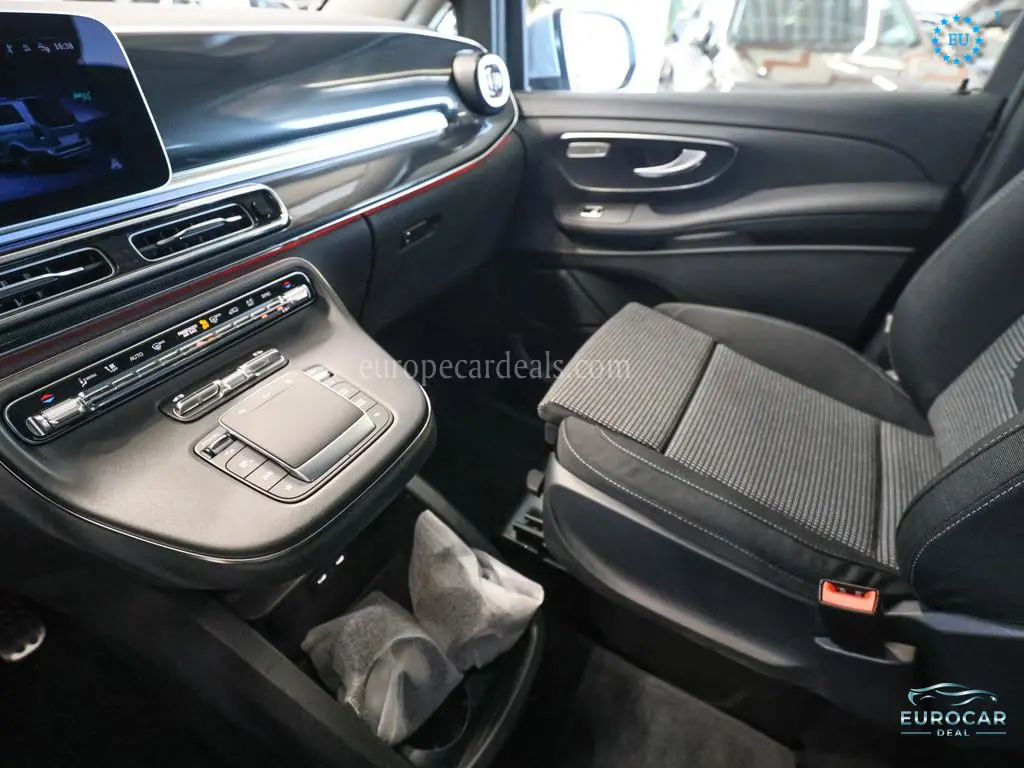 Mercedes-Benz V 220